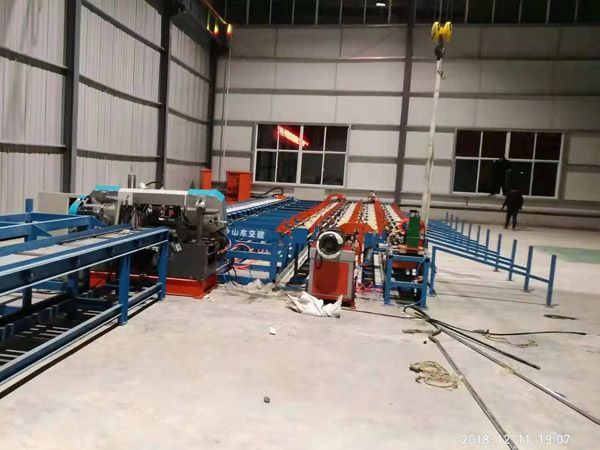 鋸切套絲打磨生產線