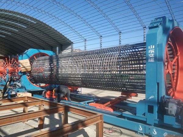 鋼筋籠滾焊機的工作原理