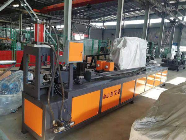 小導(dǎo)管沖孔機(jī)使用過(guò)程中的注意事項(xiàng)分享